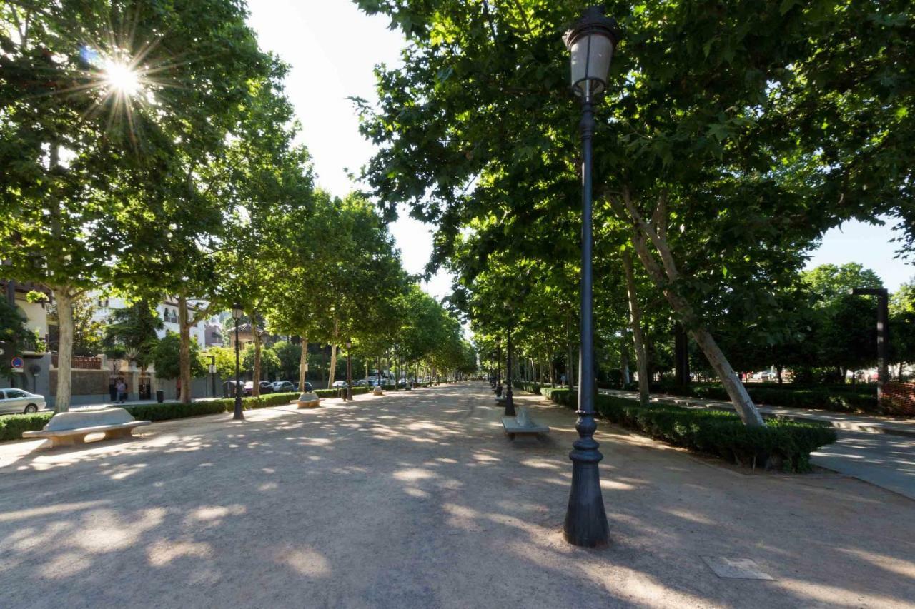 Apartamento Paseo Del Salon Гранада Екстериор снимка